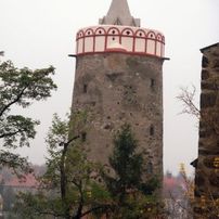 det gamle vagttårn, bemalet ligesom mange andre af byens tårne